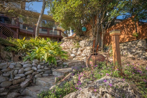 HAWKEYE'S HAUS home image 9